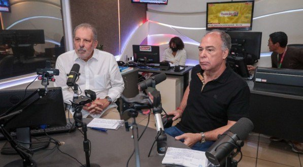 Os ex-ministros e ex-senadores Armando Monteiro Neto e Fernando Bezerra Coelho participaram de debate na Rádio Jornal, nesta sexta-feira (9)