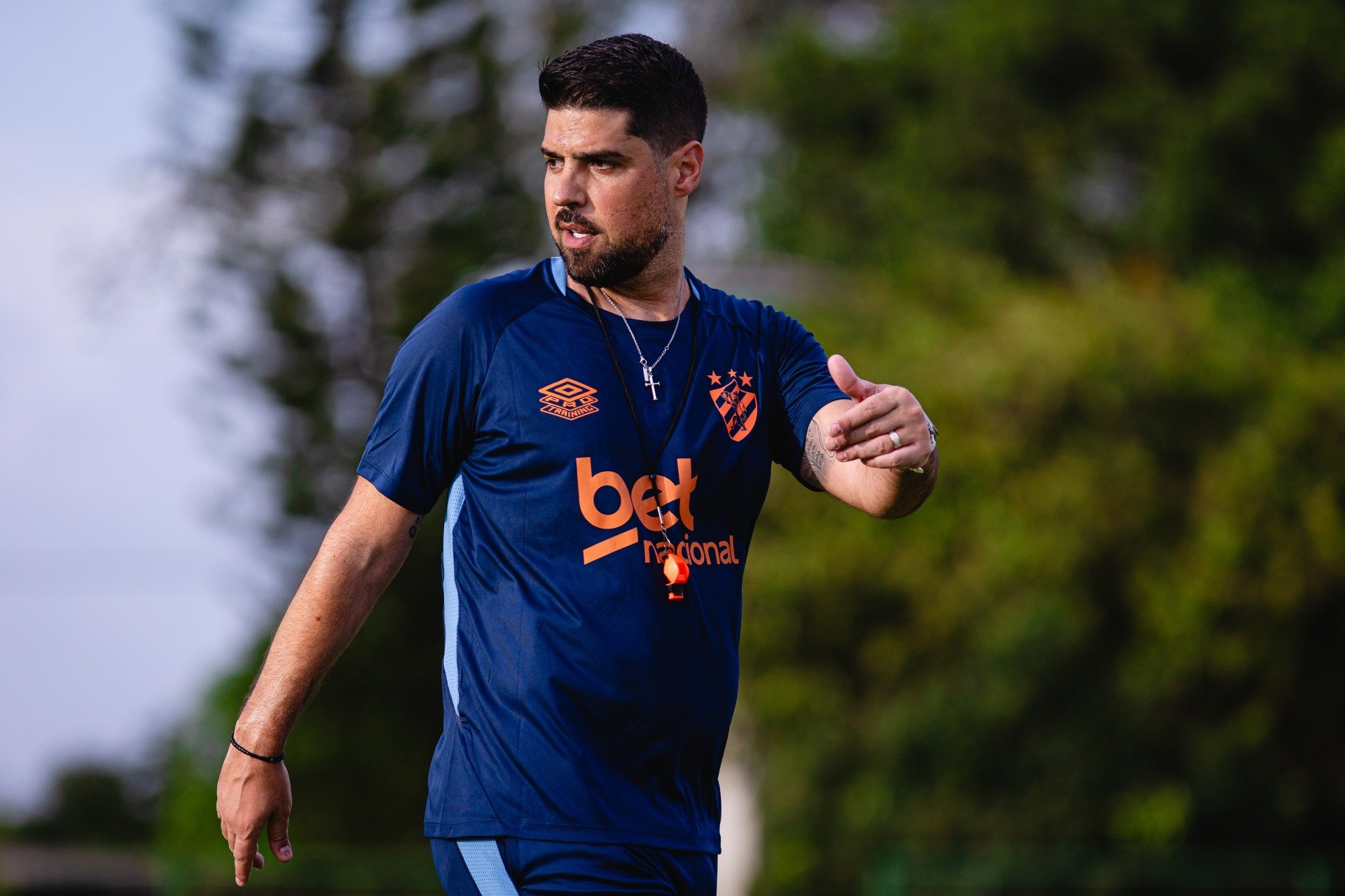 António Oliveira no primeiro treino sob o comando do Sport