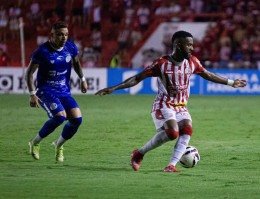 Imagem da partida do Náutico contra o Confiança