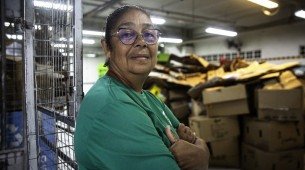 RESPEITO Catadora há 30 anos, Laudicéia se sente valorizada com a parceria com o RioMar Recife
