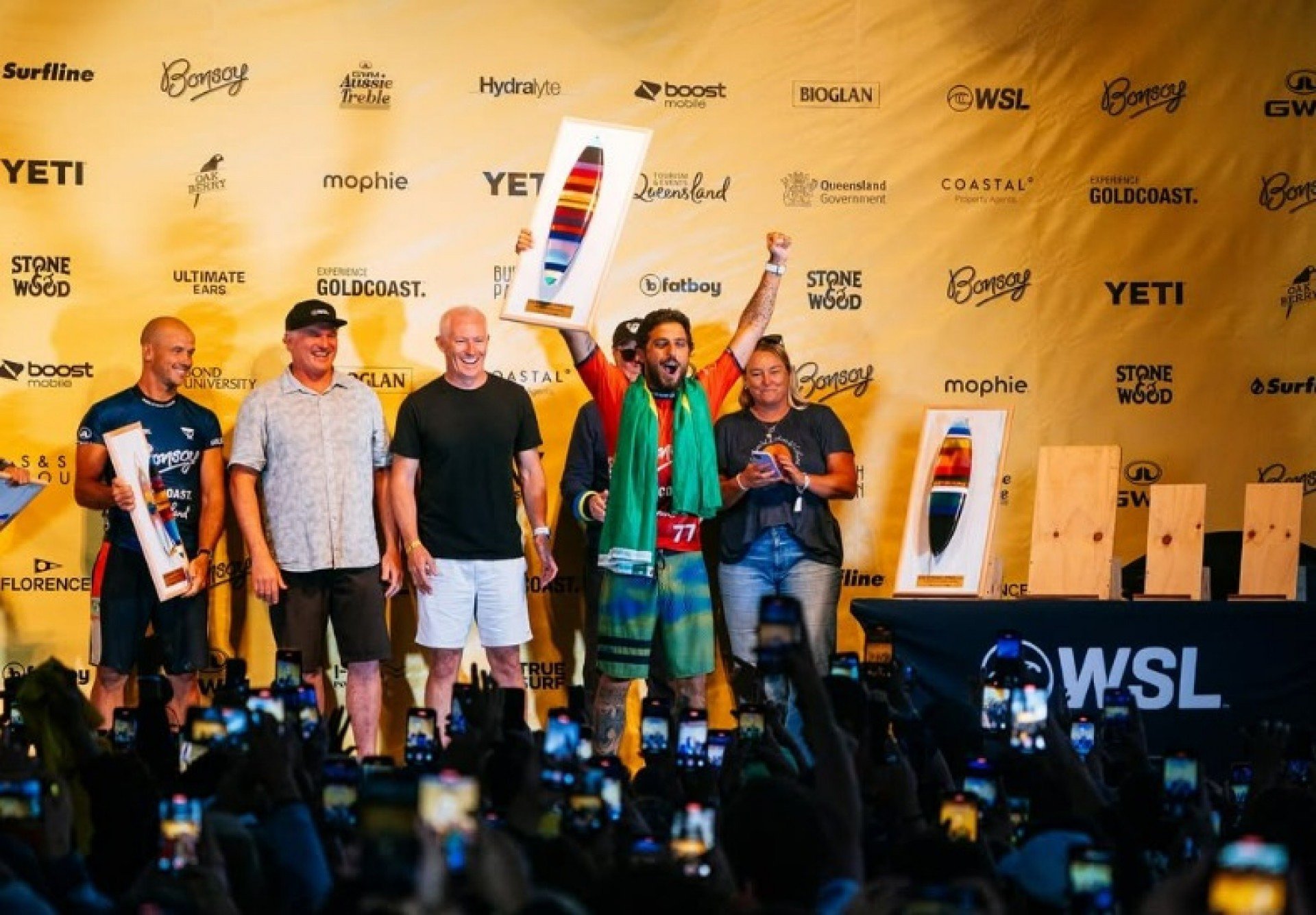 Filipe Toledo é campeão novamente em Gold Coast! Na madrugada deste sábado, o bicampeão mundial derrotou o australiano Julian Wilson na final da etapa em Burleigh Heads, na Austrália, repetindo o feito de 2014 – curiosamente também sobre o mesmo adversário.&amp;#160; Com o somatório de 17.60 contra 17.20 de Wilson, Filipinho garantiu o 16º título [&amp;#8230;]