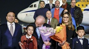 Chegada de Lula com a primeira-dama, Janja, e comitiva a Pequim