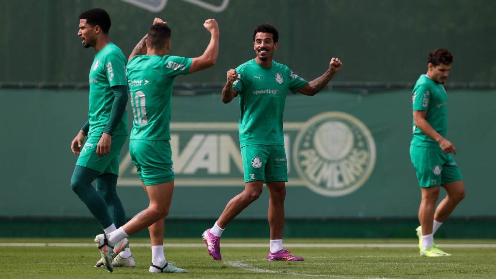 Além de ser Dia das Mães, este domingo(11) também é dia de Choque-Rei. Palmeiras e São Paulo se enfrentam na Arena Barueri a partir das 17h30(de Brasília) em confronto válido pela oitava rodada do Campeonato Brasileiro. O Verdão precisa vencer para recuperar a liderança da competição nacional. A vitória do Flamengo sobre o Bahia por [&amp;#8230;]