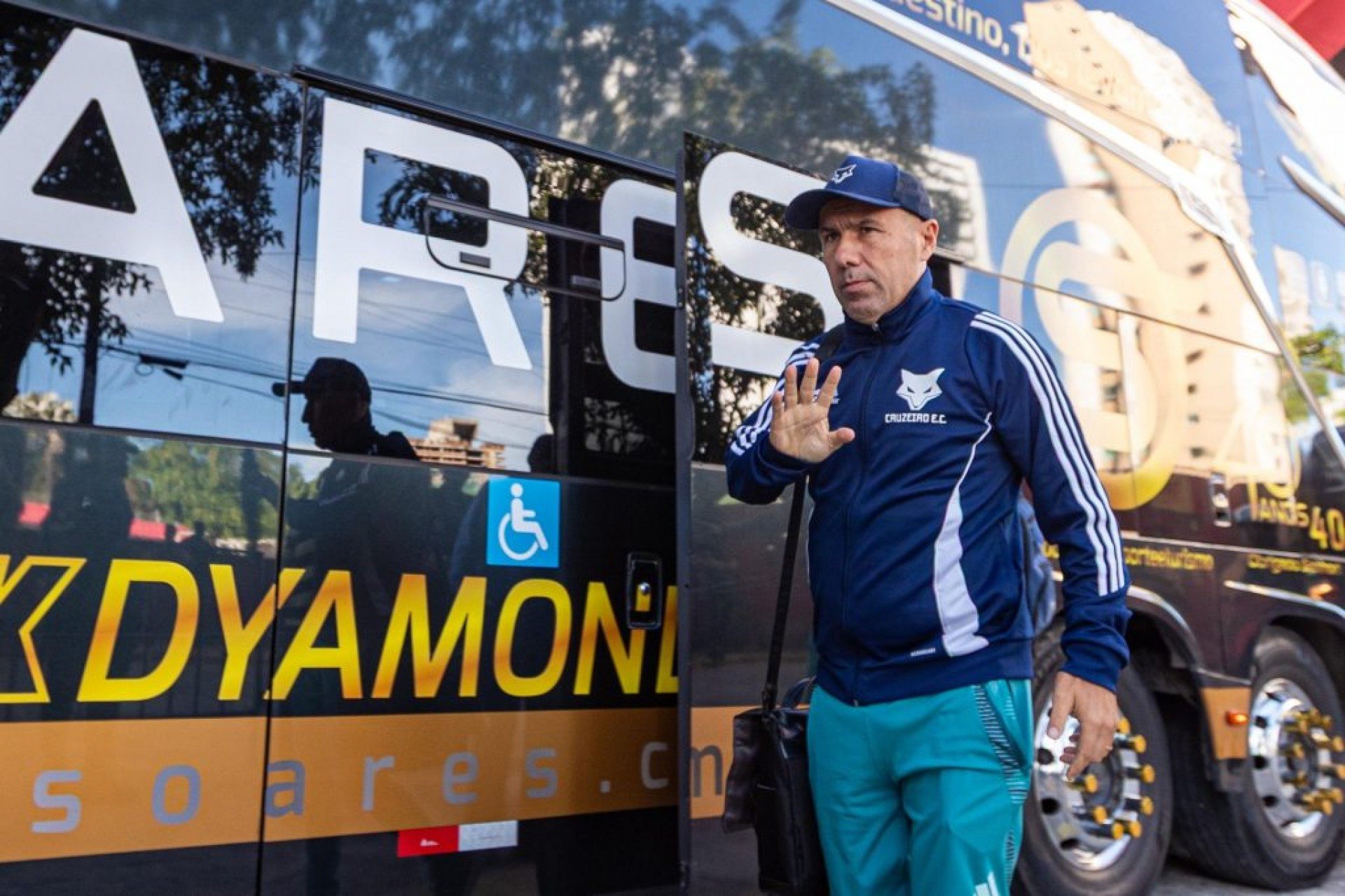 Leonardo Jardim elogia equipe na grande vitória sobre o Sport
