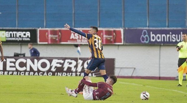 Lance de Caxias x Retrô pela 5ª rodada da Série C