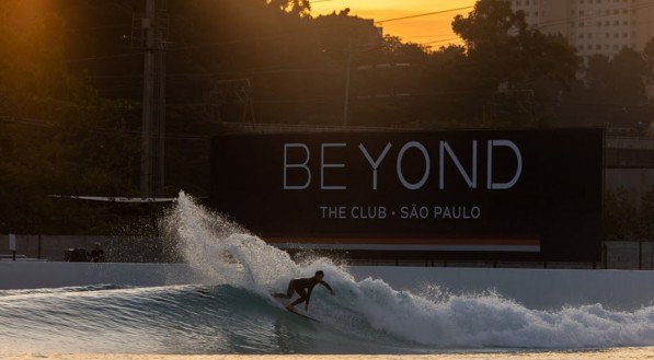 Após quatro meses longe das ondas, Gabriel Medina testa a maior piscina da Wavegarden do mundo