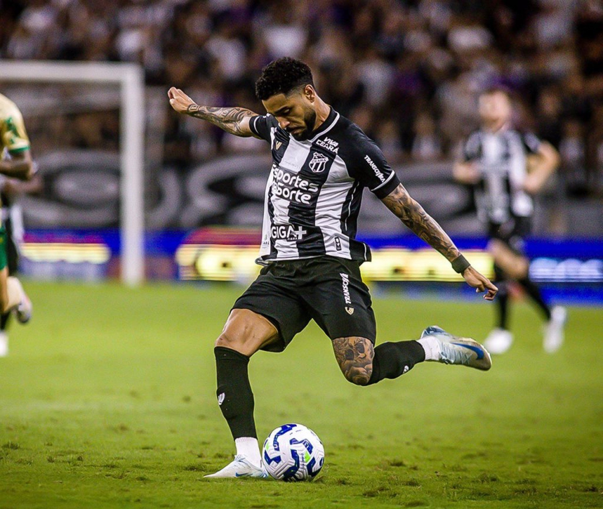A equipe do Ceará enfrenta o Santos segunda-feira (12), às 20h00, no Allianz Parque, pela oitava rodada do Campeonato Brasileiro, buscando quebrar uma sequência negativa longe do seus domínios