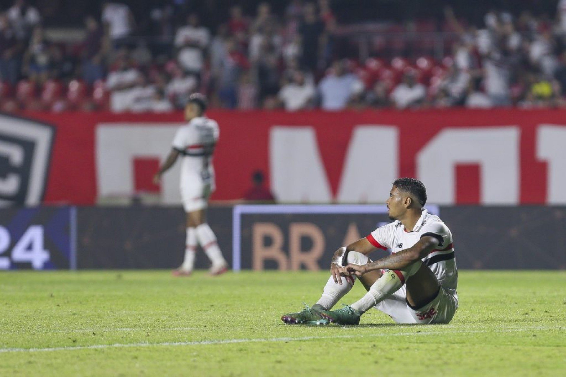 Neste domingo (11), o São Paulo enfrentou o Palmeiras em mais um capítulo do clássico Choque-Rei, válido pela 8ª rodada do Campeonato Brasileiro. O jogo, realizado na Arena Barueri, foi marcado pelo equilíbrio entre as duas equipes, mas terminou com uma derrota dolorosa para o Tricolor: 1 a 0, com gol do Palmeiras nos acréscimos [&amp;#8230;]