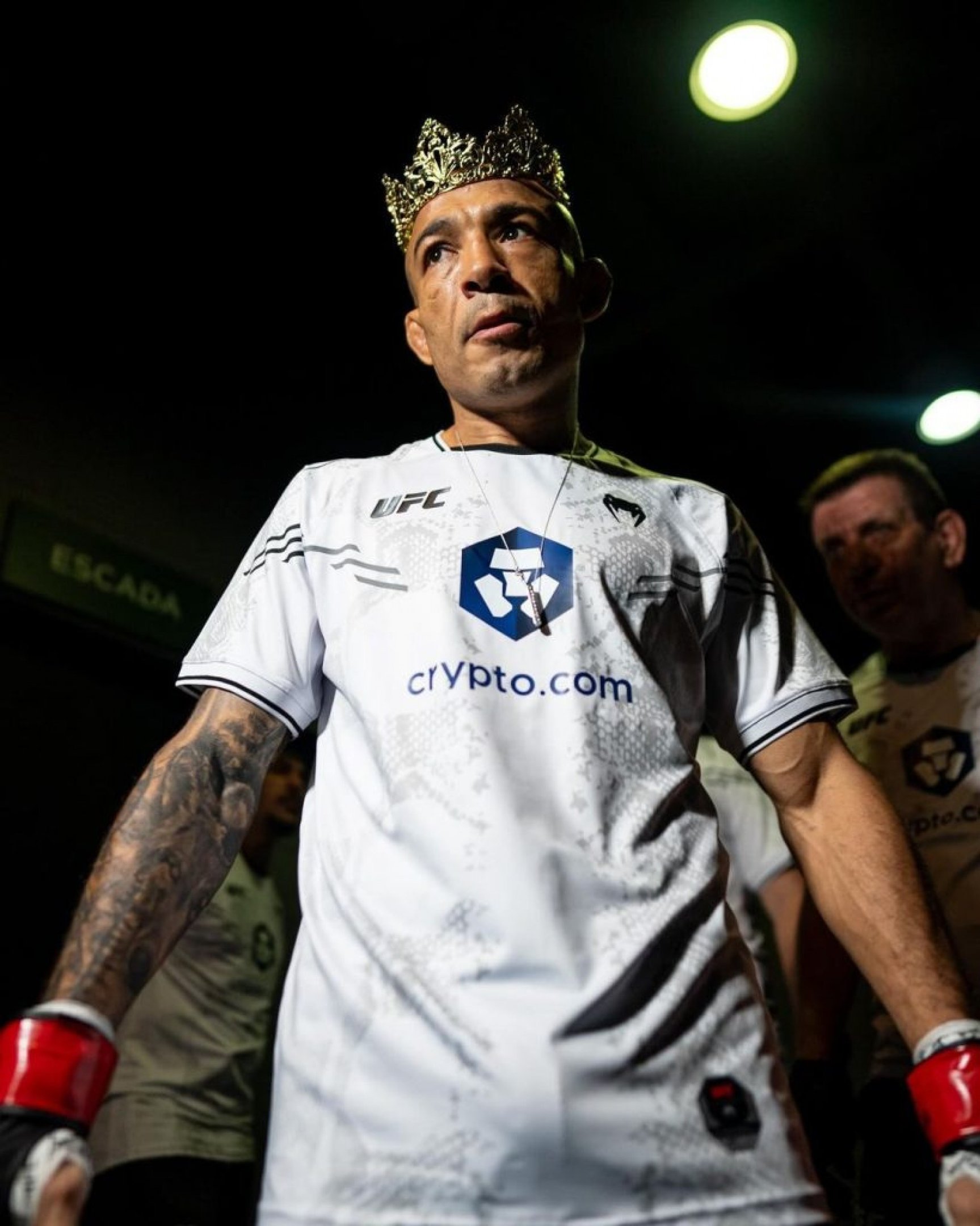 O UFC marcou o fim de uma era. Em noite histórica no Canadá, o ex-campeão peso-pena José Aldo anunciou a sua aposentadoria dos octógonos após ser derrotado por Aiemann Zahabi por decisão unânime (triplo 29-28). Aos 38 anos, o manauara encerra sua carreira como um dos maiores nomes da história do MMA.&amp;#160; A luta foi [&amp;#8230;]
