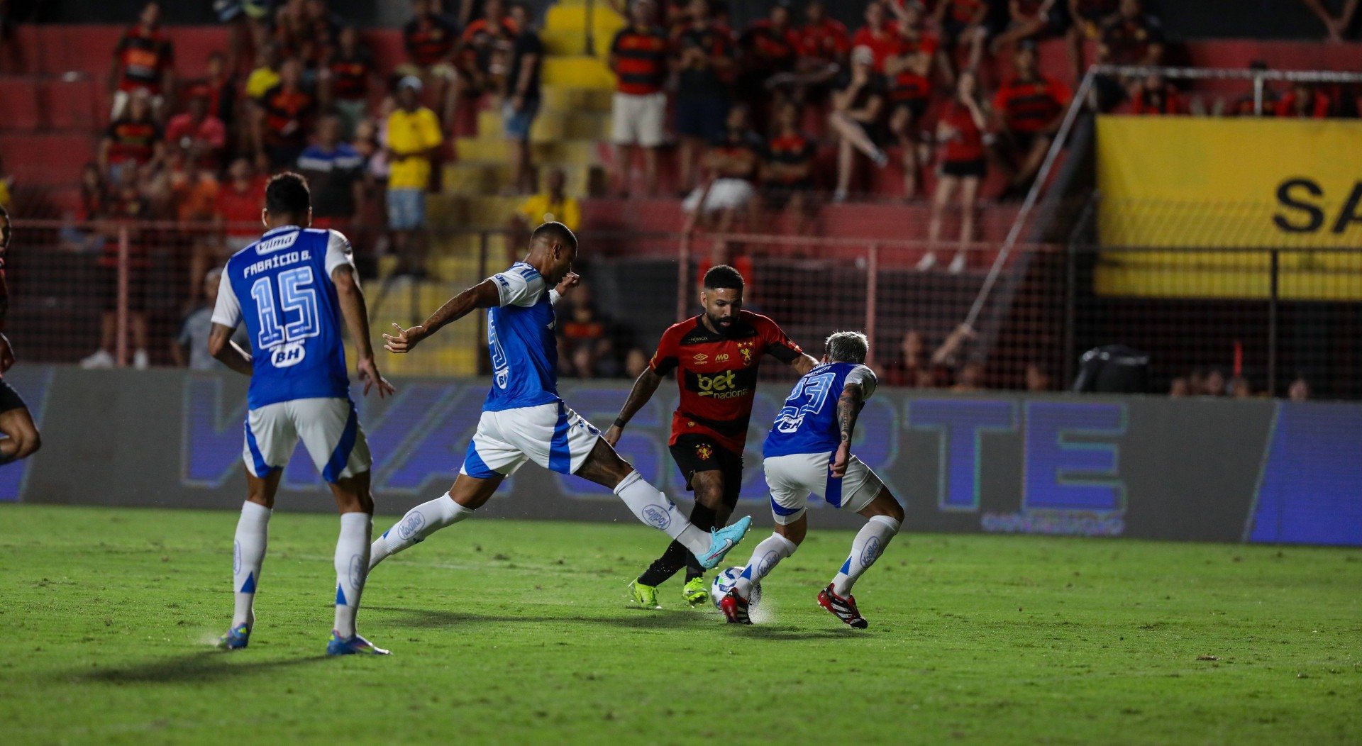 Sport toma baile do Cruzeiro e sofre goleada na Ilha do Retiro na estreia de António Oliveira