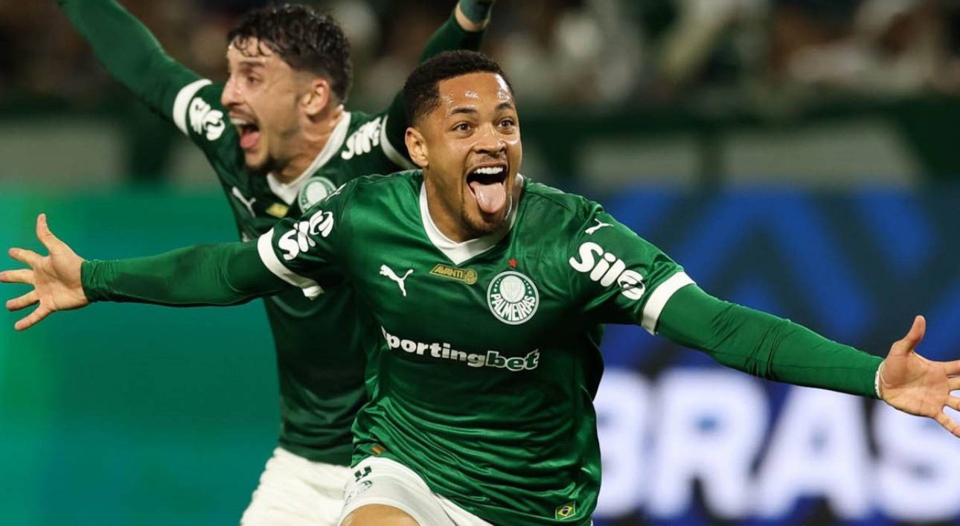Vitor Roque em comemoração de gol para o Palmeiras sobre o São Paulo