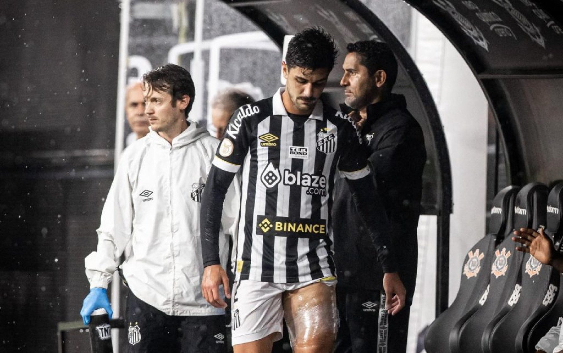 Peixe pagou apenas uma parcela ao clube português pela contratação do defensor. Ele chegou a equipe brasileira em julho de 2023.