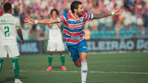 Lucero, atacante do Fortaleza