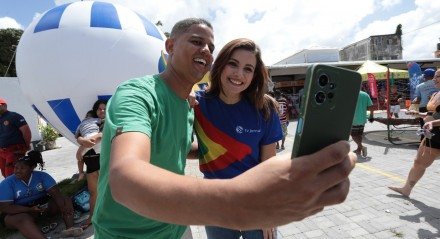 Anne Barretto tirou fotos com telespectadores