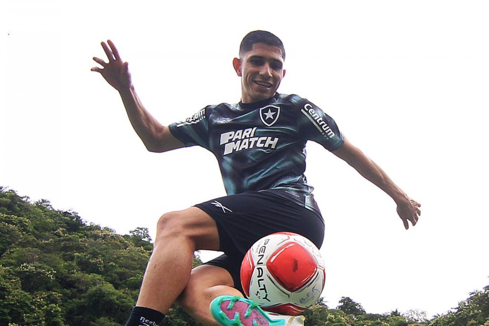 Jogadores foram ausência na goleada diante do Internacional e também não enfrentam Estudiantes e Flamengo, por Libertadores e Brasileirão, respectivamente.