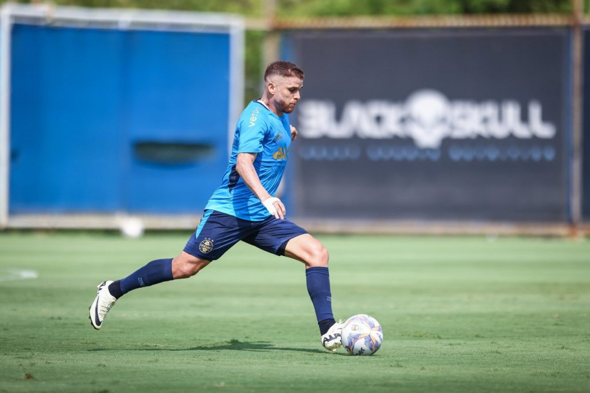 O problema do volante colombiano foi constatado após sofrer uma pancada na partida contra o Atlético Grau, na quarta-feira, pela Sul-Americana.