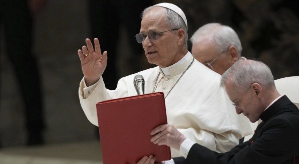 Papa Le&atilde;o XIV fez um apelo neste s&aacute;bado (14) para que Israel e Ir&atilde; se afastem de qualquer caminho que leve &agrave; guerra