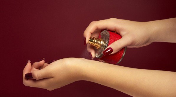 Perfumes com cheiro de mulher rica: 5 opções O Boticário e Natura que valem cada centavo