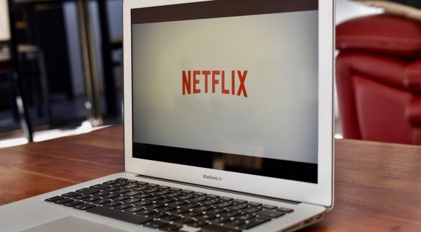 Diversão em família: 5 séries incríveis para todo mundo curtir junto no sofá