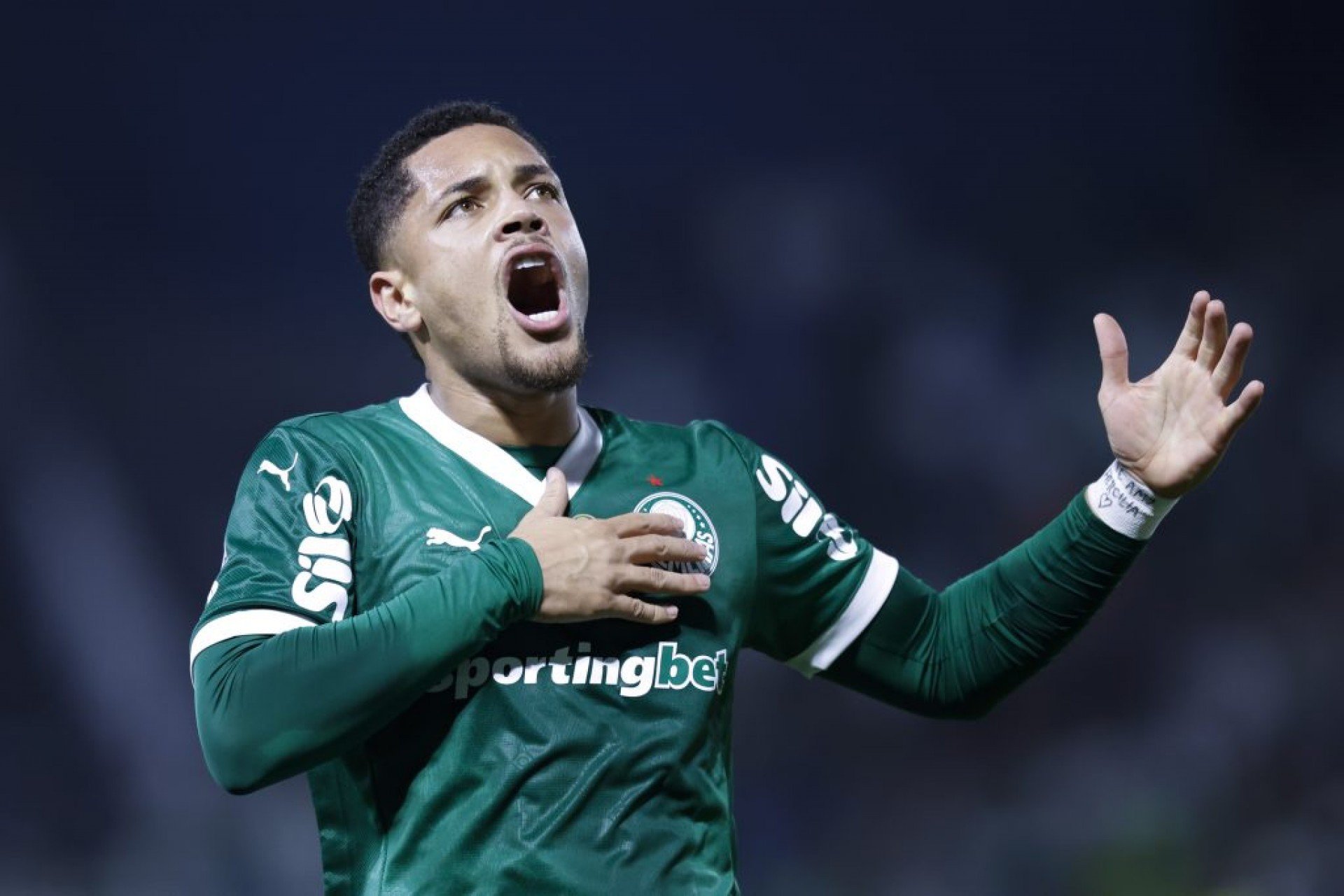 Após início complicado, Vitor Roque parece ter deixado a má sorte de lado e encontrado novamente o caminho para as redes adversárias. Nos últimos três jogos, o camisa 9 marcou três gols, contribuindo diretamente para a liderança da equipe no Brasileirão e também para a classificação na Libertadores. O jovem atacante foi a contratação mais [&amp;#8230;]
