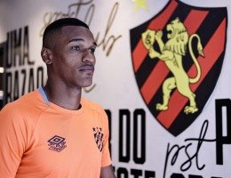 Matheus Alexandre, lateral-direito