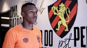 Matheus Alexandre, lateral-direito