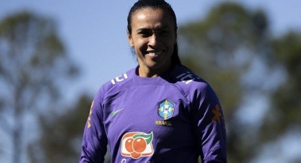 A Seleção Brasileira Feminina está definida para os dois próximos compromissos preparatórios antes da Copa América 2025. Em coletiva realizada nesta terça-feira (13), o técnico Arthur Elias anunciou a convocação de 26 jogadoras para os amistosos contra o Japão, que acontecerão em São Paulo, nos dias 30 de maio e 2 de junho.&#160; A principal [&#8230;]