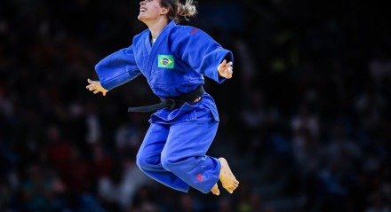 Nesta terça-feira (13), Rosicleide Andrade, judoca brasileira, levou a medalha de ouro no mundial de judô paralímpico na categoria até 52kg. A paratleta, natural do Rio Grande do Norte, nasceu prematura, com seis meses de idade, e, devido à prematuridade, possui retinopatia, uma condição que afeta a visão. Rosi Andrade derrotou Ecem Tasin, judoca representante [&#8230;]