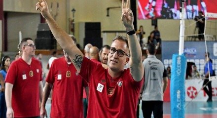 Após temporada histórica no Fluminense, Guilherme Schmitz assume o desafio de comandar seleção feminina da Colômbia.