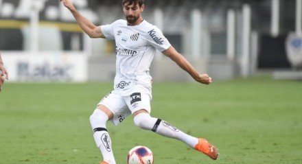 Zagueiro admitiu início ruim após empate sem gols contra o Ceará.