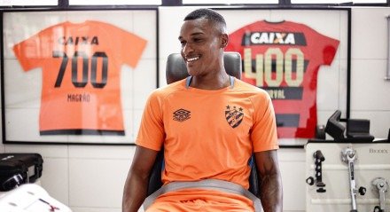 Matheus Alexandre, lateral-direito