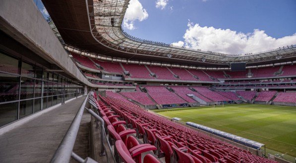 Arquibancadas dos setores oeste e norte da Arena de Pernambuco
