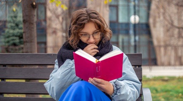 Editora Violeta lança seu primeiro dark romance hot