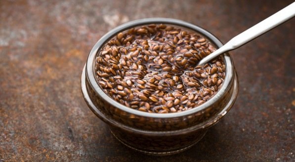 8 alimentos que ajudam a reduzir os sintomas da menopausa