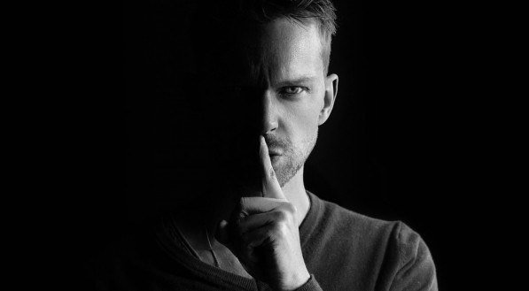 5 sinais clássicos de que você está lidando com uma pessoa narcisista