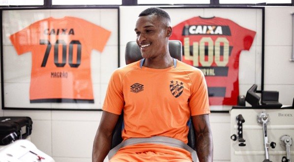 Matheus Alexandre, lateral-direito do Sport