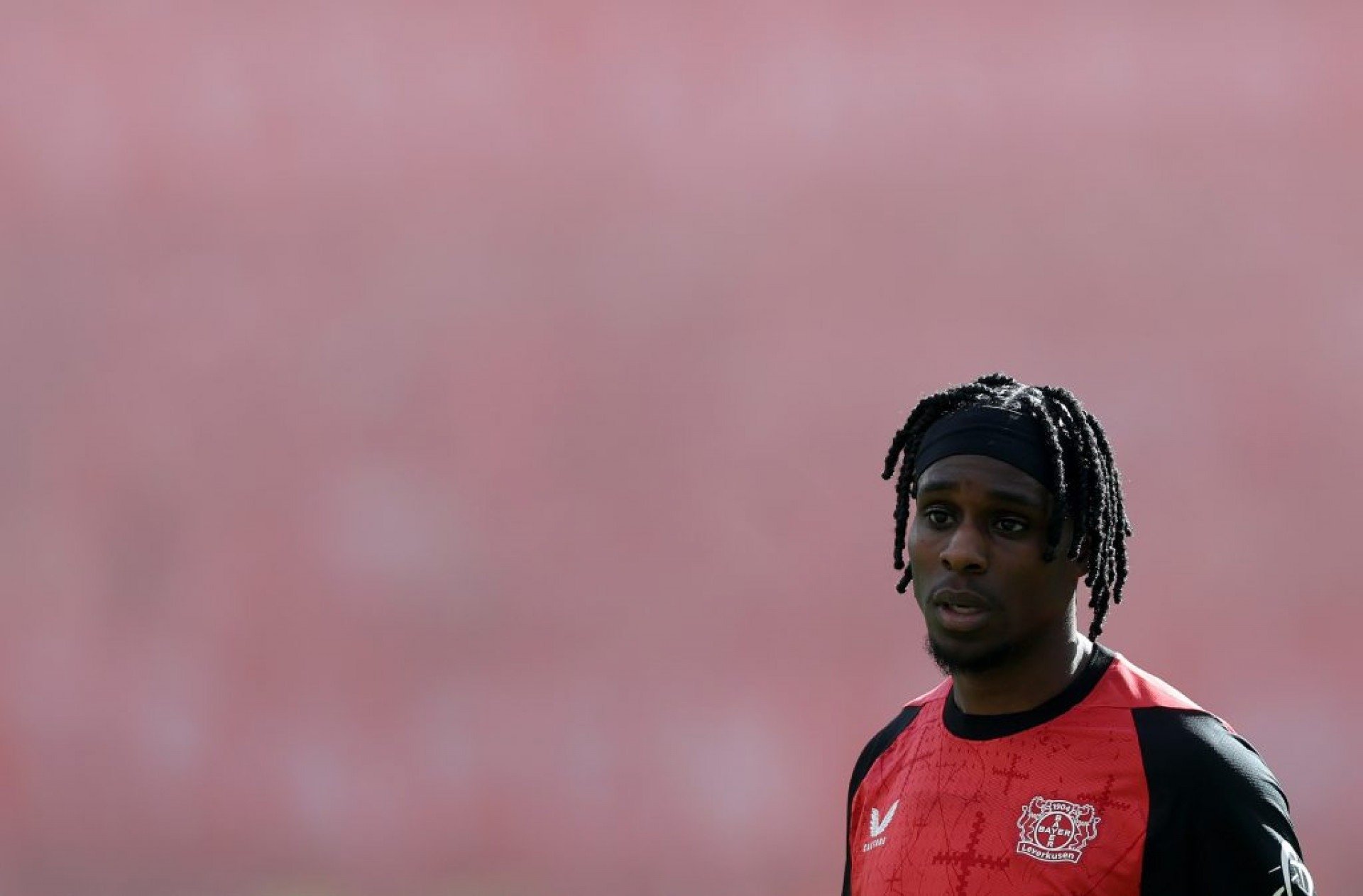 Liverpool se antecipa à saída de Trent e encaminha acerto com destaque do Leverkusen