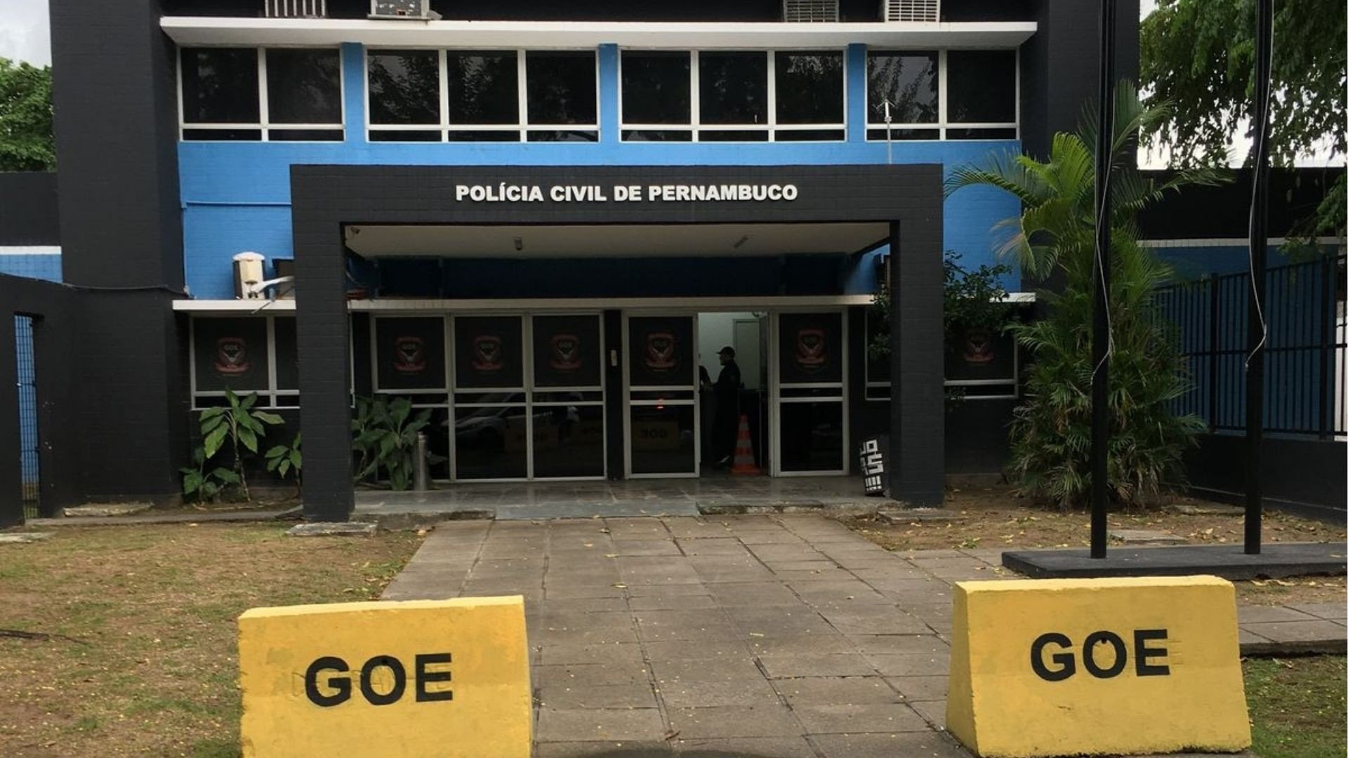 Estão sendo cumpridos quatro mandados de prisão e nove mandados de busca e apreensão domiciliar