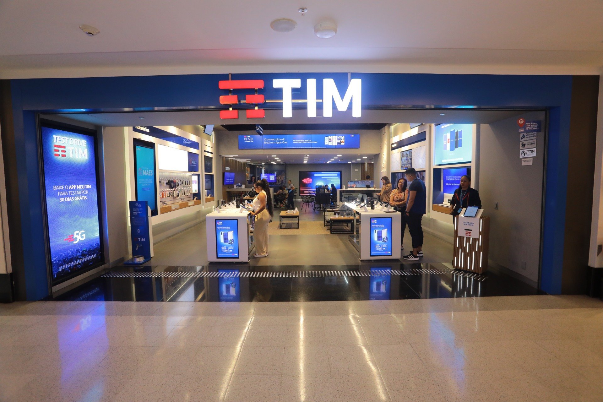 Fachada de uma das lojas da TIM que operam no Estado