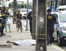 Homem morre eletrocutado perto de um poste no Centro do Recife; suspeita seria furto de fios