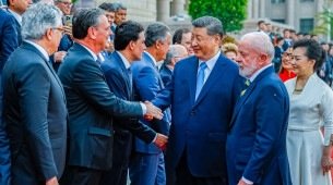 "Eu perguntei ao companheiro Xi Jinping se era possível ele enviar para o Brasil uma pessoa da confiança para a gente discutir a questão digital -sobretudo o TikTok", disse Lula
