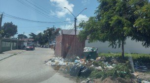 Contêiner abandonado no bairro do Janga