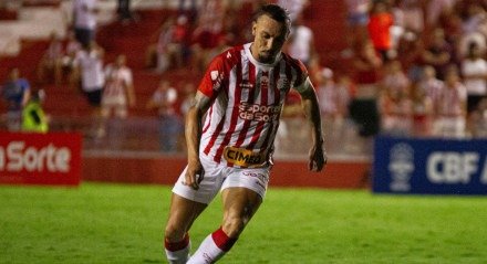 Imagem de Paulo Sérgio em ação pelo Náutico