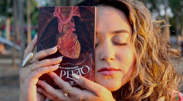 Carla Montanha lança "De Peito Aberto" na Livraria do Jardim, no Recife