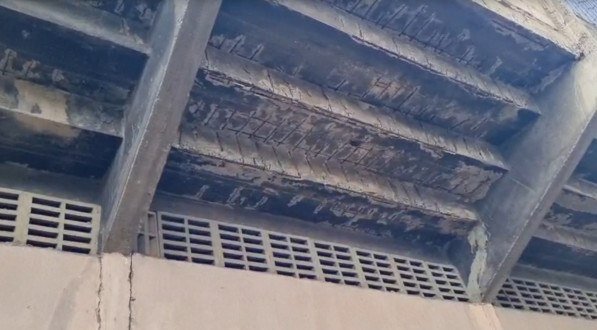 Parte do Lacerdão com ferragens expostas foi interditada pela Defesa Civil de Caruaru