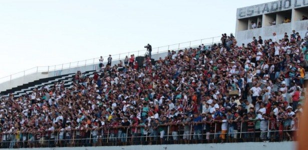 Torcida do Santa Cruz poderá ir ao Lacerdão contra o Central no domingo (18/05) pela Série D
