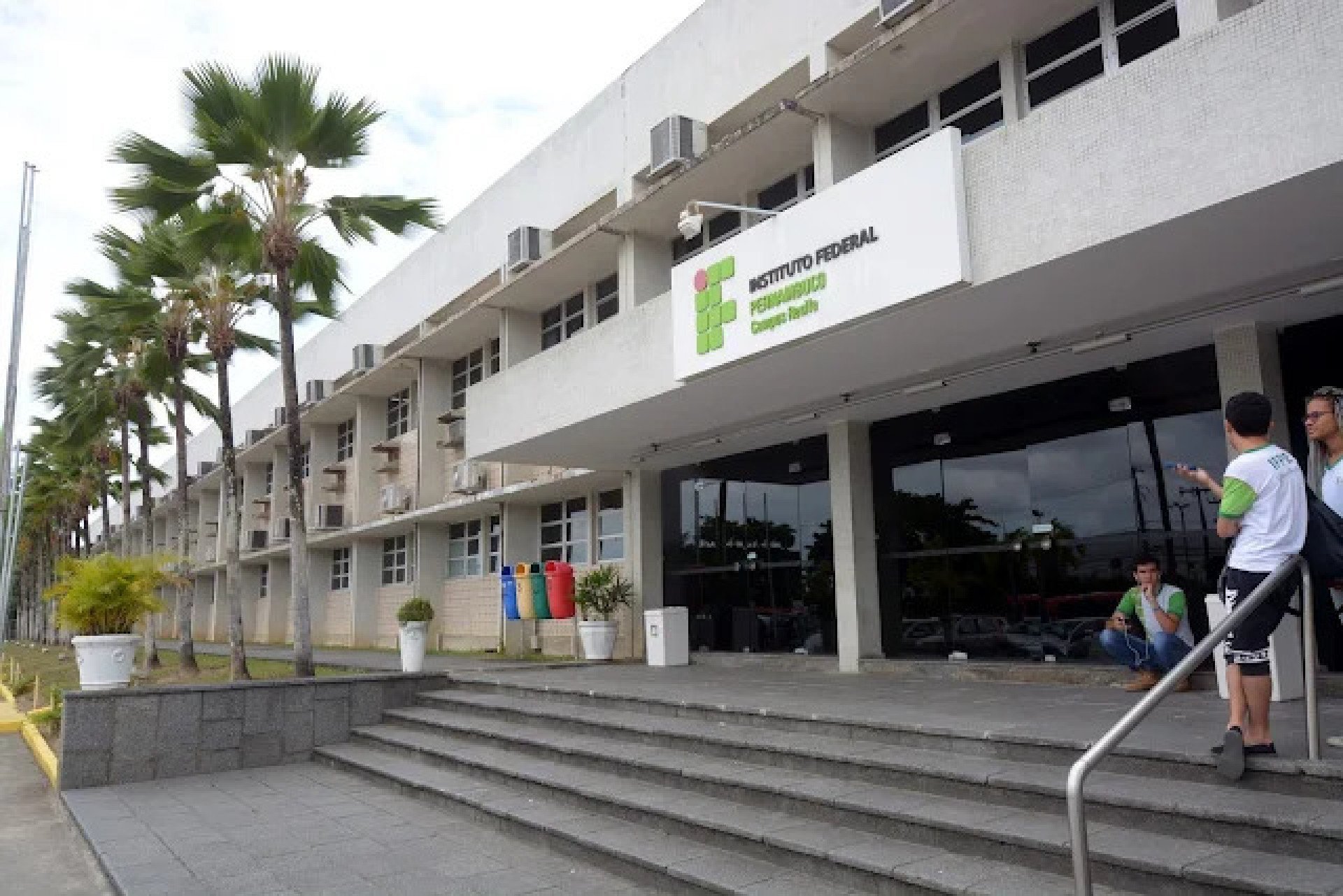 O valor da contratação será de pouco mais de 19 milhões para cada campus