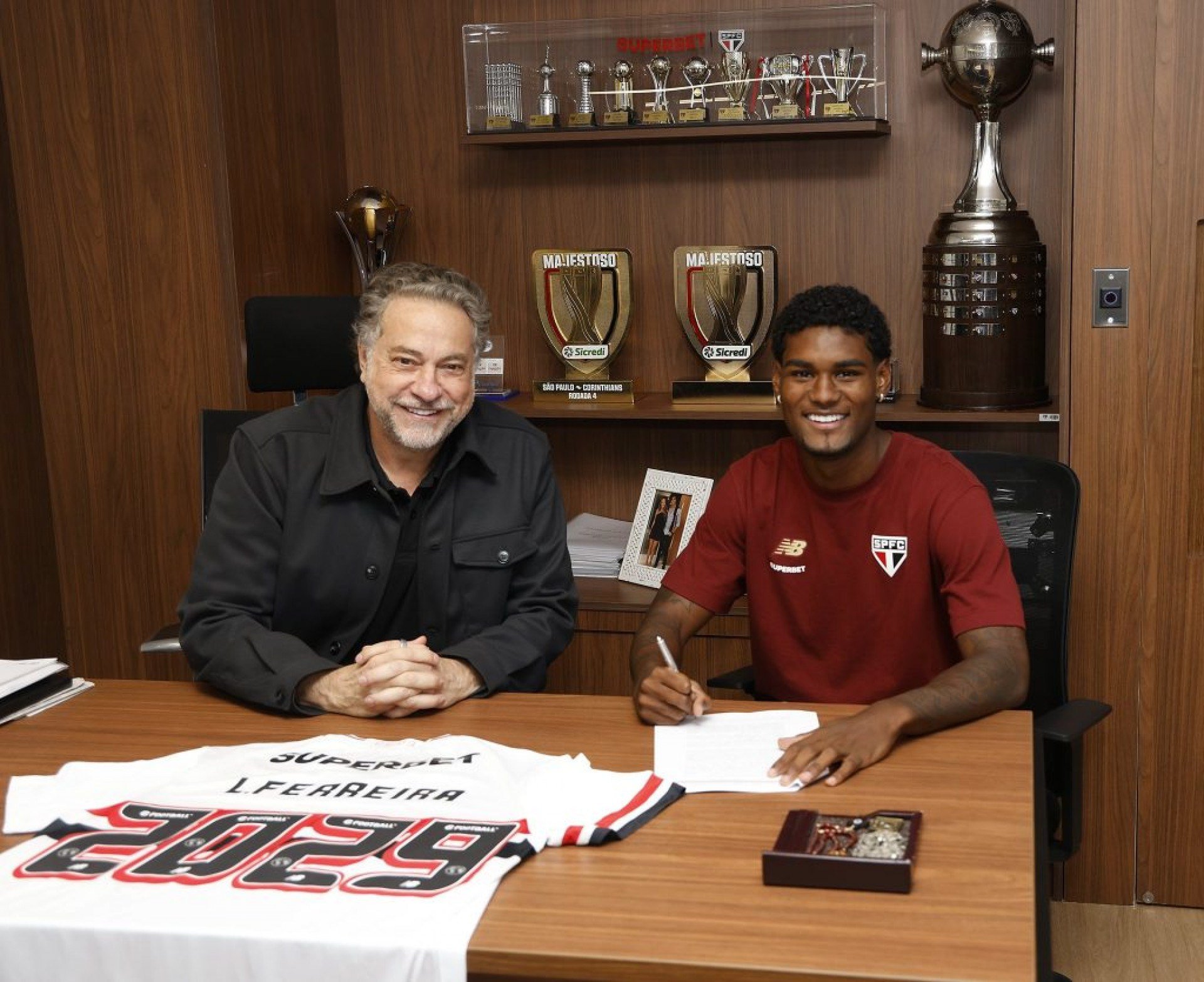 Atacante estava sendo alvo de interesses de outros clubes brasileiros. O novo vínculo dele com o Tricolor vai até o fim de 2029.
