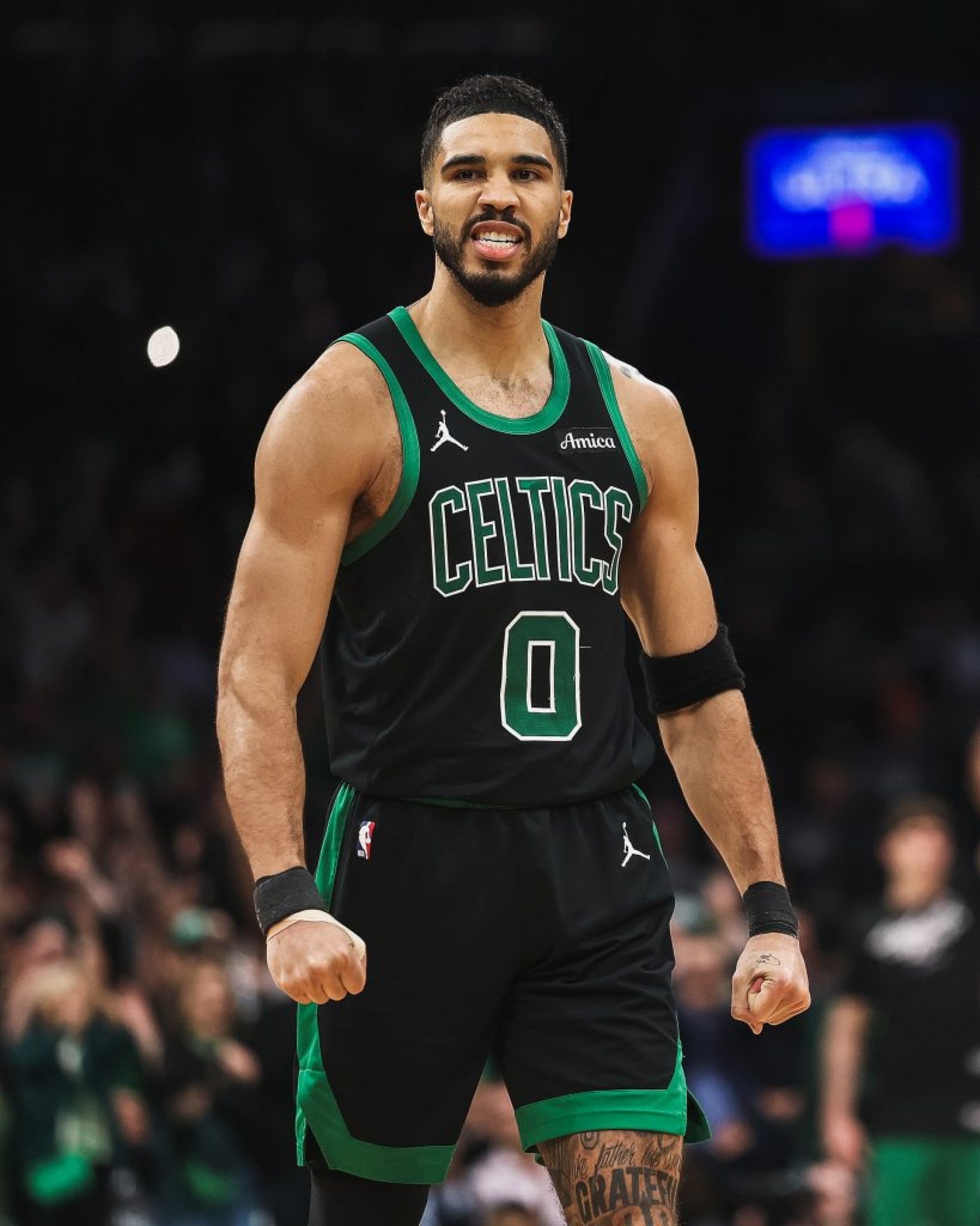 Jayson Tatum sofre grave lesão e está fora dos playoffs da NBA 