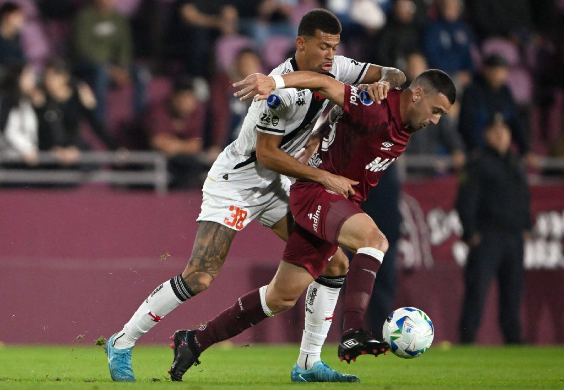 Estreia de Fernando Diniz terminou com placar de 1x0 para o Lanús